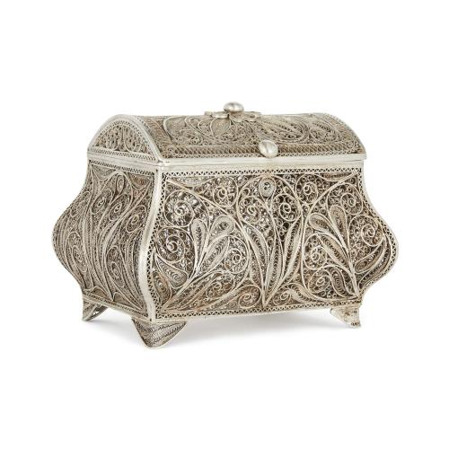 A continental early 20th century silver filigree flower box