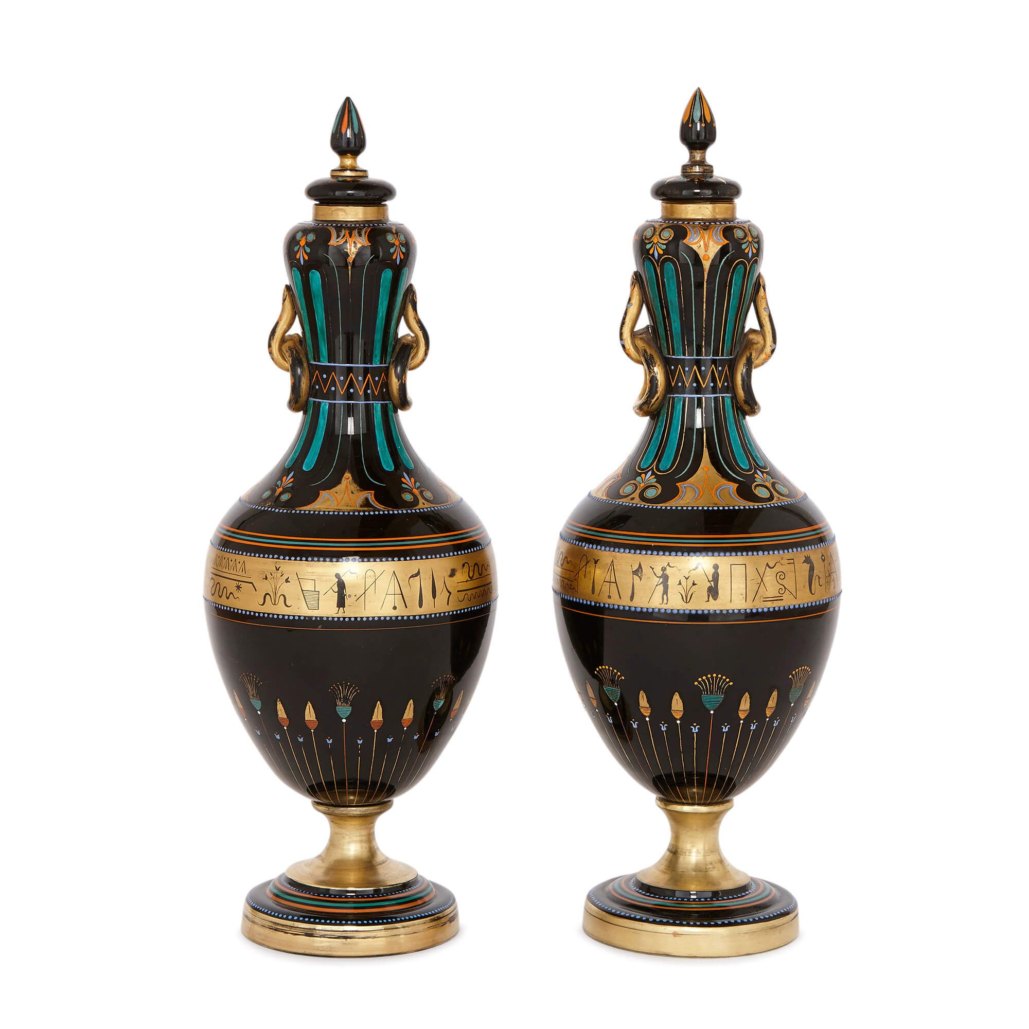 A pair of cloisonné vases, Qing dynasty. - Bukowskis