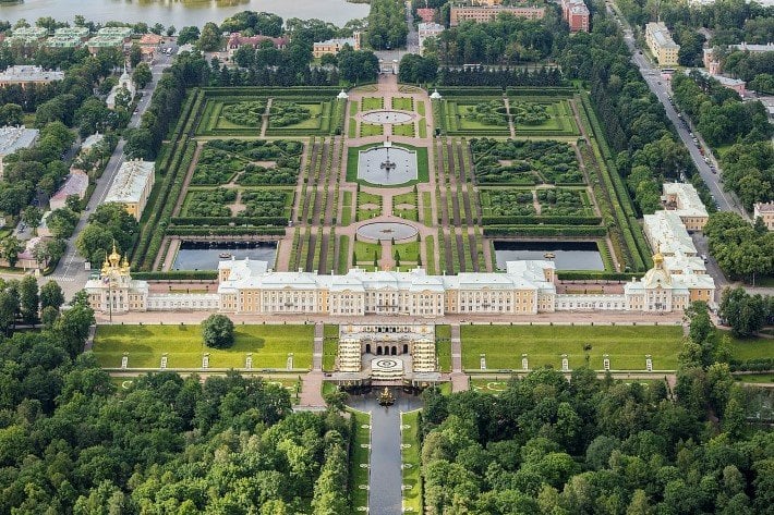 peterhof palace in st petersburg