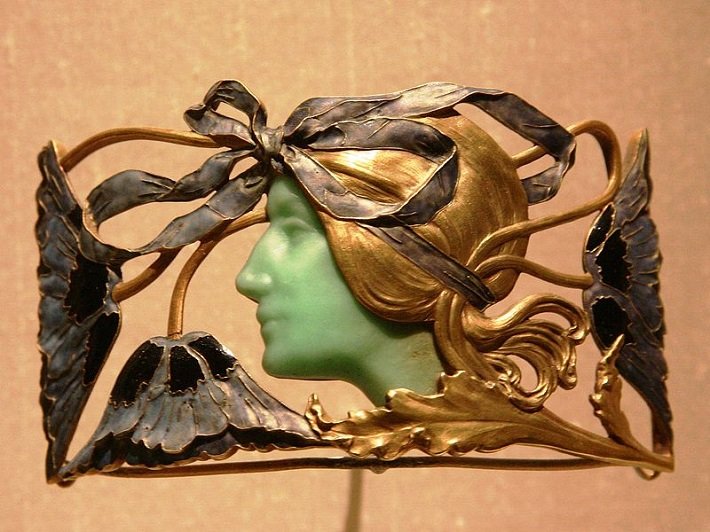 rene lalique brooch with woman
