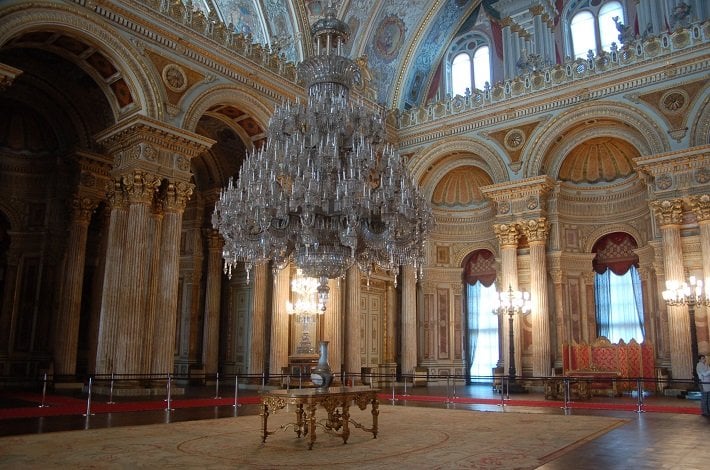 Blog Antique Chandeliers Top Ten Lighting Masterpieces Osler Chandelier At The Dolmabahce Palace Istanbul Turkey