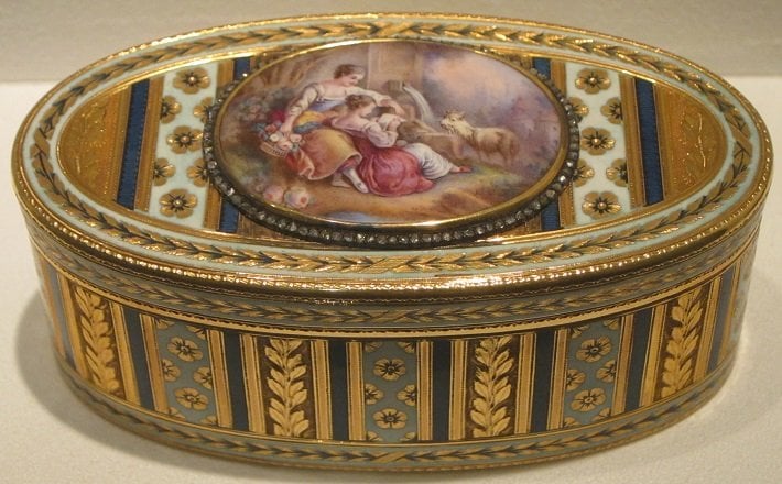 Gold snuffbox with enamel plaque by Jean-Marie Tiron