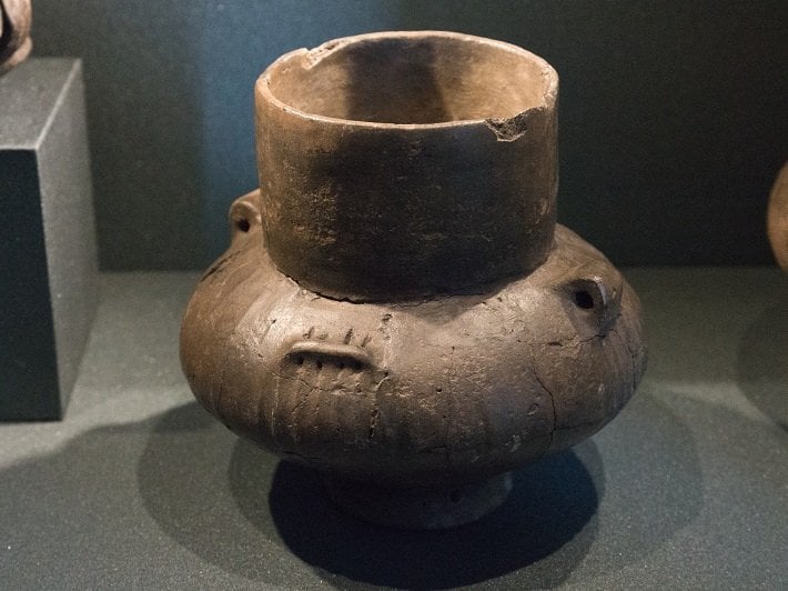 middle bronze age amphora